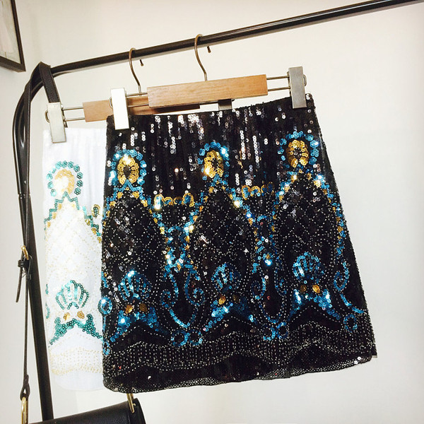 Fusta de dama eleganta cu talie inalta si un element de paiete