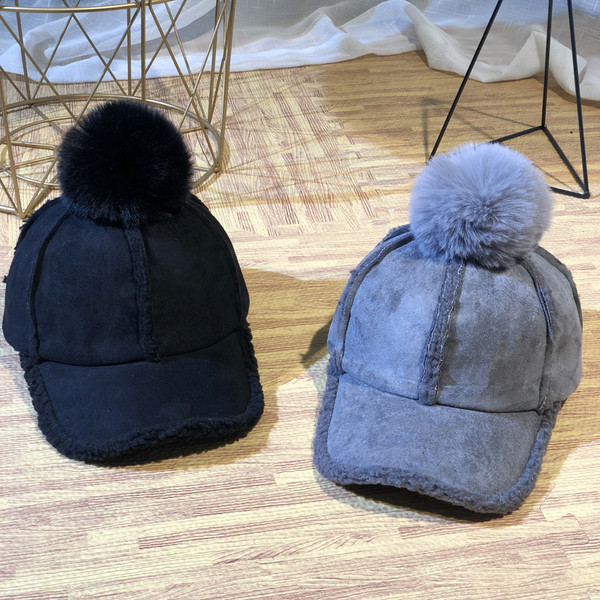 Női téli sapka napellenzővel és pehellyel, különböző színekben
