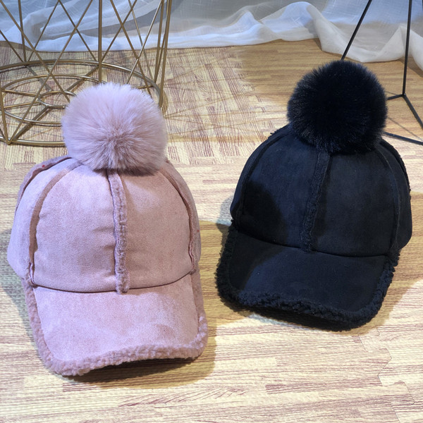 Női téli sapka napellenzővel és pehellyel, különböző színekben