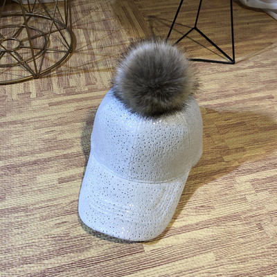 Csillogó hatású, pehelyszín modern női sapka