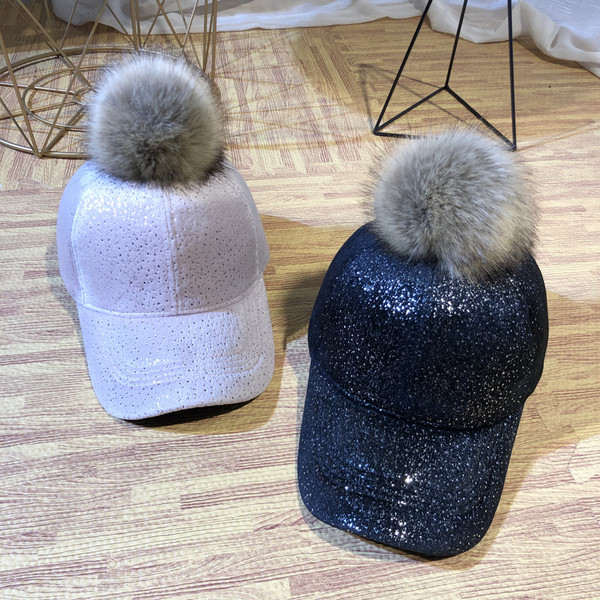 Csillogó hatású, pehelyszín modern női sapka