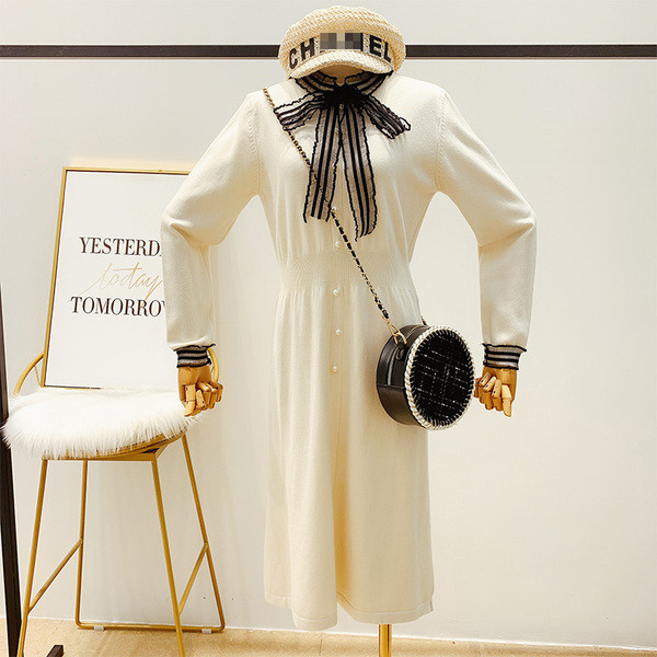 Női ruha szalaggal és gyöngyökkel több színben