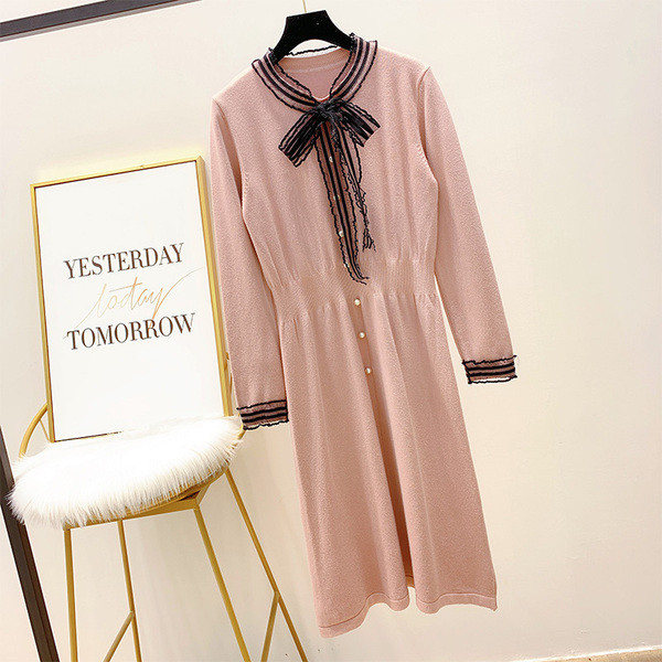 Női ruha szalaggal és gyöngyökkel több színben