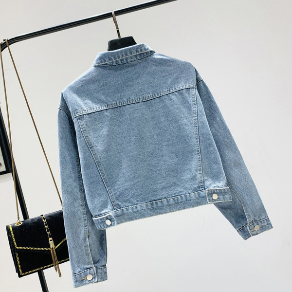 Дамско дънково яке с елемент цип в светъл цвят 