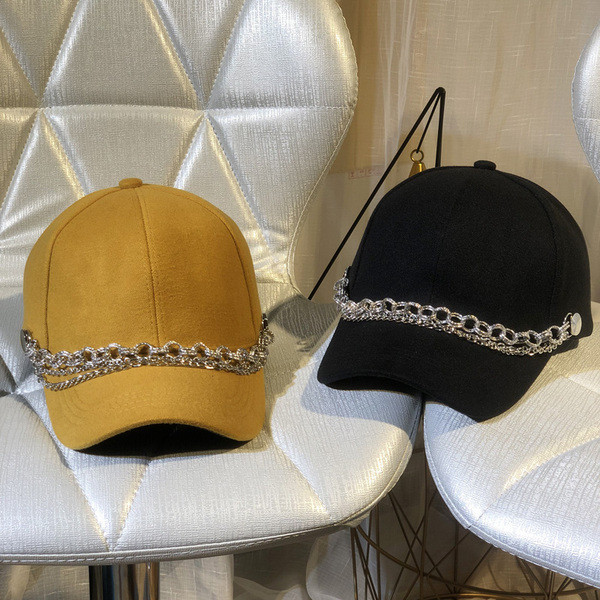 Palarie moderna de dama cu vizor si decor metalic in mai multe culori