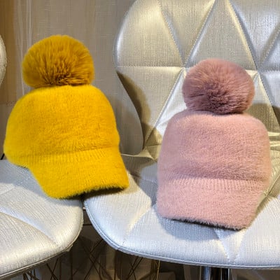 Γυναικείο χειμερινό  καπέλο  με γείσο και κάτω σε διάφορα χρώματα