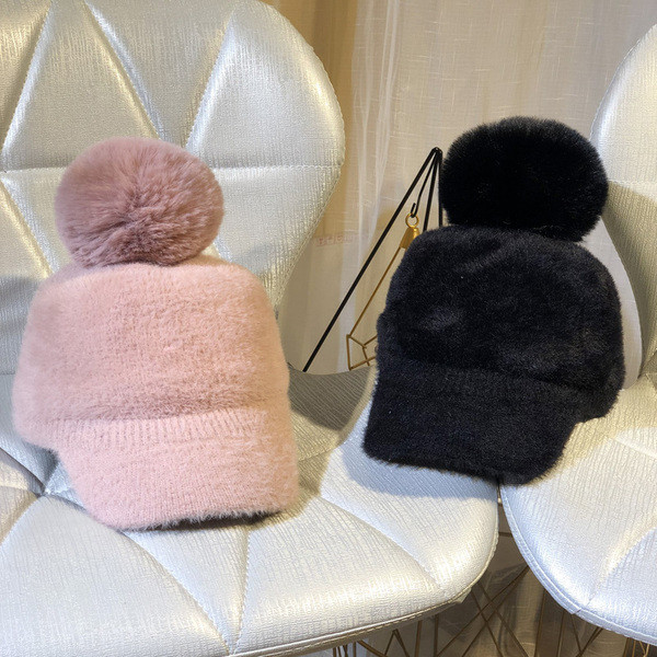 Női téli sapka napellenzővel és pehellyel, különböző színekben