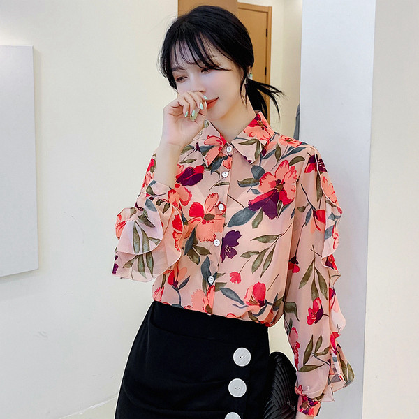 Нов модел дамска риза с флорален десен и класическа яка 