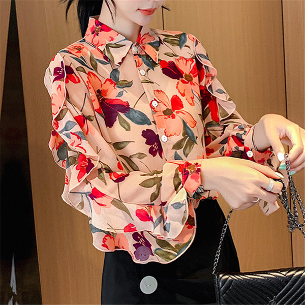 Нов модел дамска риза с флорален десен и класическа яка 