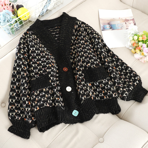 Ежедневна дамска жилетка с джобове в черен и бял цвят - широк модел