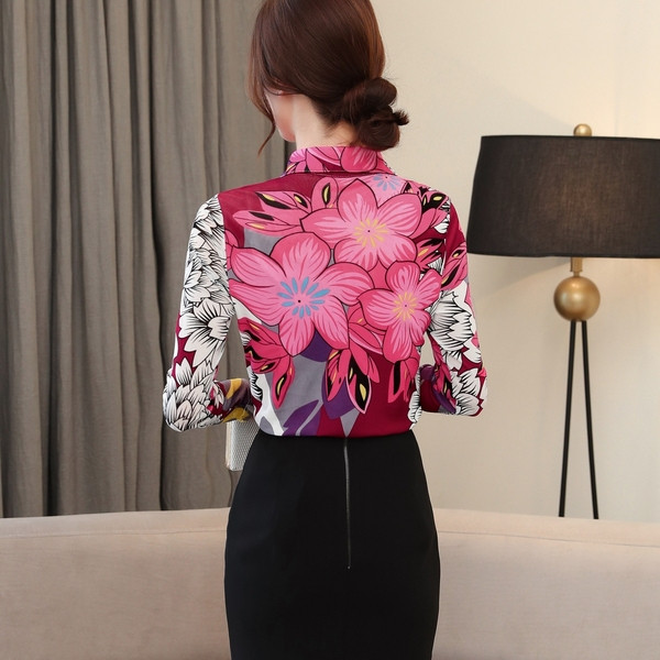 Стилна дамска риза с флорални мотиви и класическа яка