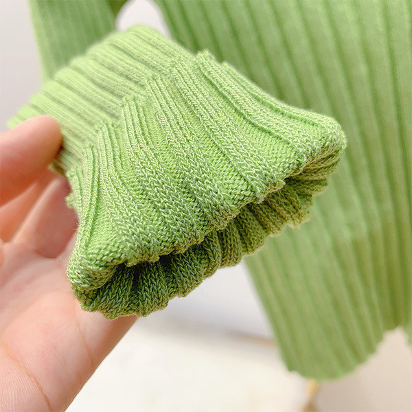 Дамска къса жилетка с копчета в зелен цвят