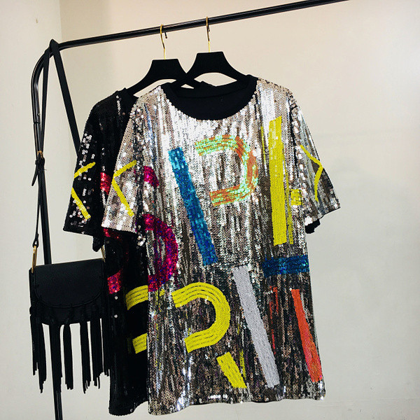 Дамска рокля широк модел с къс ръкав и елемент пайети 