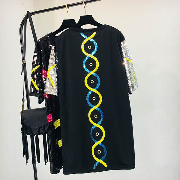 Дамска рокля широк модел с къс ръкав и елемент пайети 