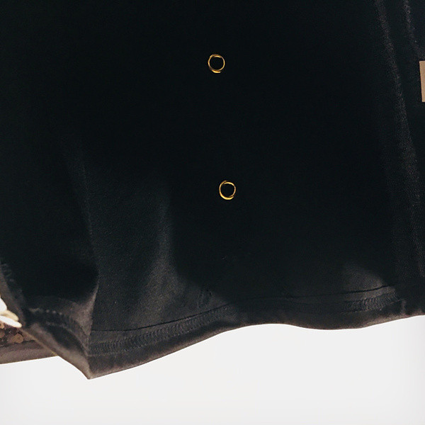 Дамска рокля широк модел с къс ръкав и елемент пайети 