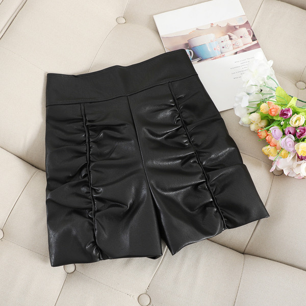 Нов модел къси дамски панталони от еко кожа в различни цветове