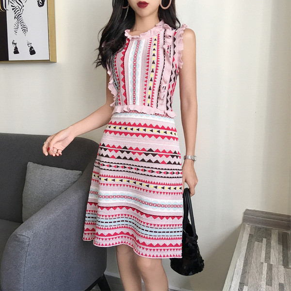 Хит модерна дамска рокля разкроен модел с цветен десен 