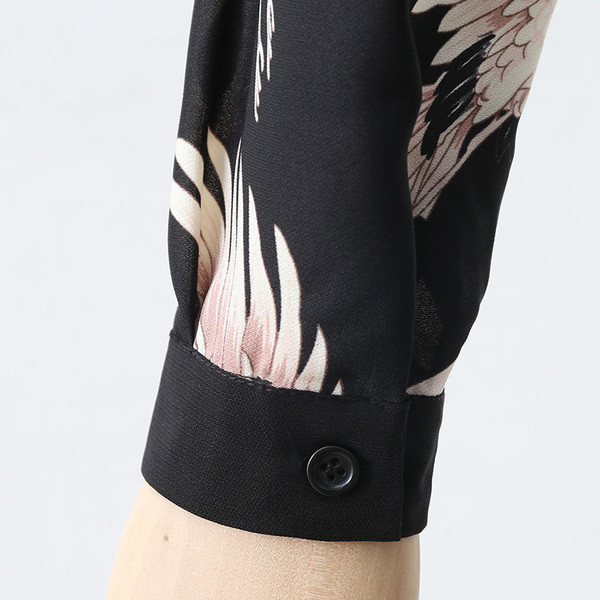 Нов модел дамска риза с шарка и класическа яка в черен цвят