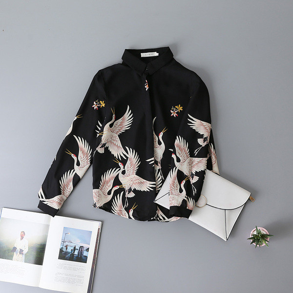 Нов модел дамска риза с шарка и класическа яка в черен цвят