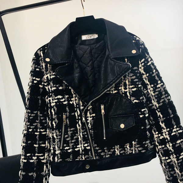 Стилно дамско яке с ципове и шпиц деколте 