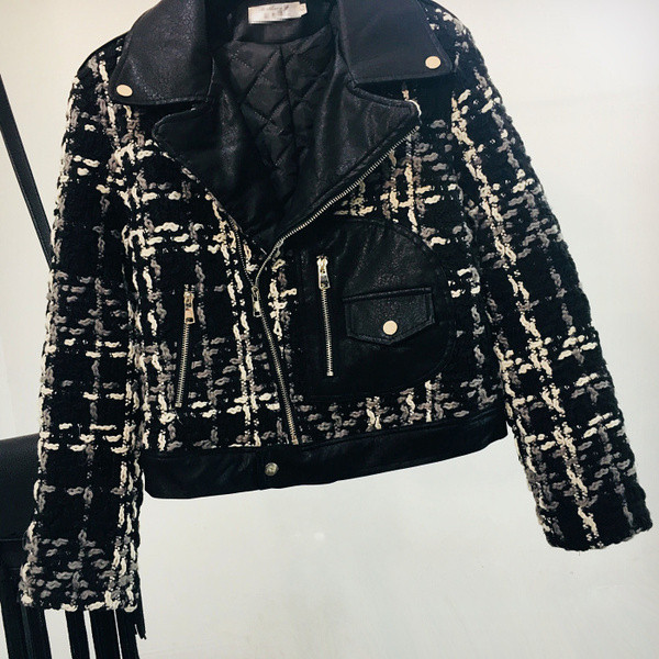 Стилно дамско яке с ципове и шпиц деколте 