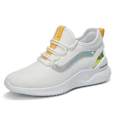 Модерни дамски маратонки с дебела подметка и връзки в бял и черен цвят