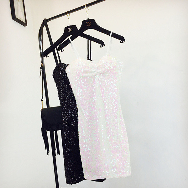 Дамска рокля втален модел с тънки презрамки и пайети 