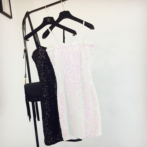 Дамска рокля втален модел с тънки презрамки и пайети 