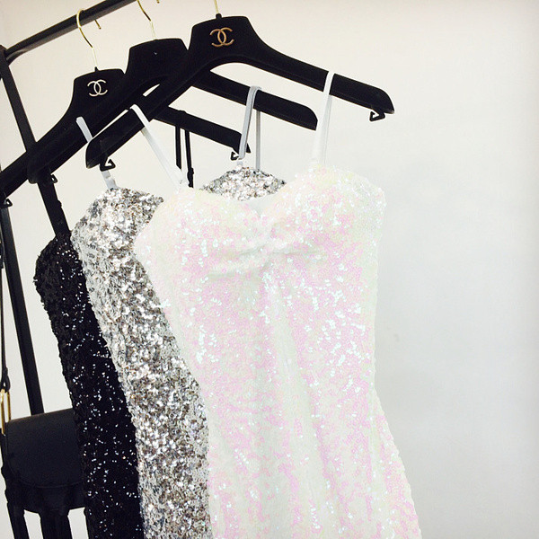 Дамска рокля втален модел с тънки презрамки и пайети 