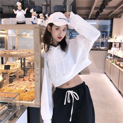 Къс дамски суичър с качулка в бял,черен, жълт и червен цвят 