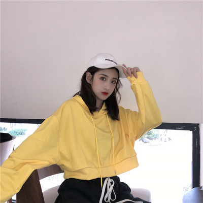 Къс дамски суичър с качулка в бял,черен, жълт и червен цвят 