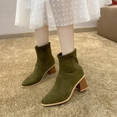 Модерни дамски боти с дебел ток в няколко цвята 