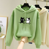 Дамски суичър с качулка и различни апликации