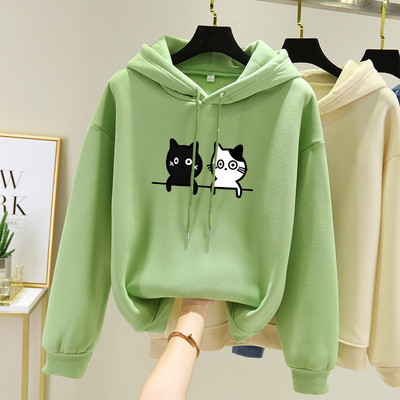 Дамски суичър с качулка и различни апликации