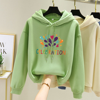 Дамски суичър с качулка и различни апликации