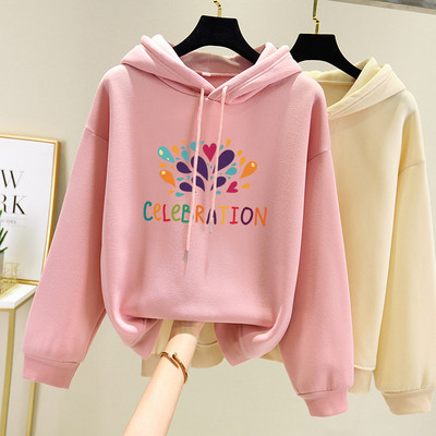 Дамски суичър с качулка и различни апликации