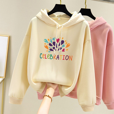 Дамски суичър с качулка и различни апликации