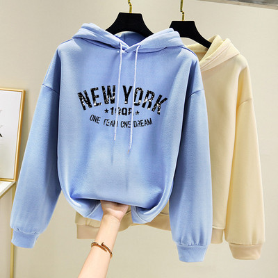 Дамски суичър с качулка и различни апликации