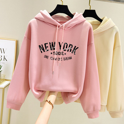 Дамски суичър с качулка и различни апликации