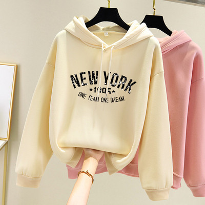 Дамски суичър с качулка и различни апликации