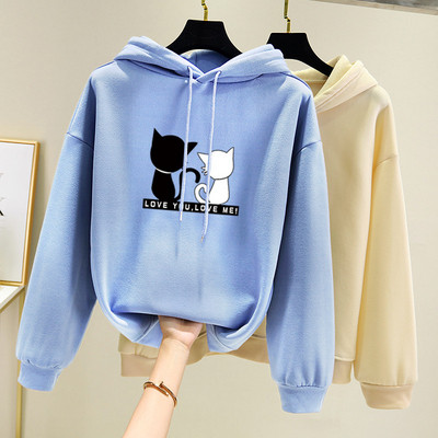 Дамски суичър с качулка и различни апликации