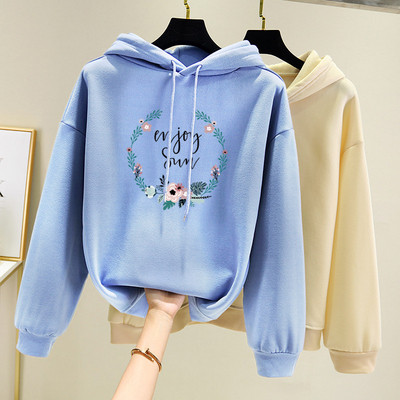 Дамски суичър с качулка и различни апликации