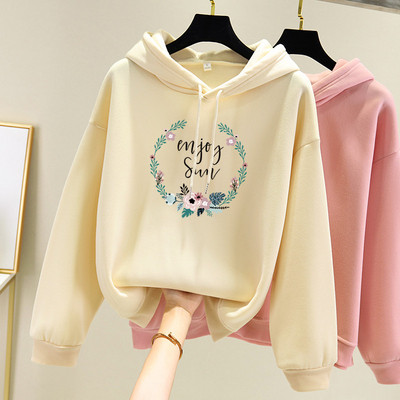 Дамски суичър с качулка и различни апликации