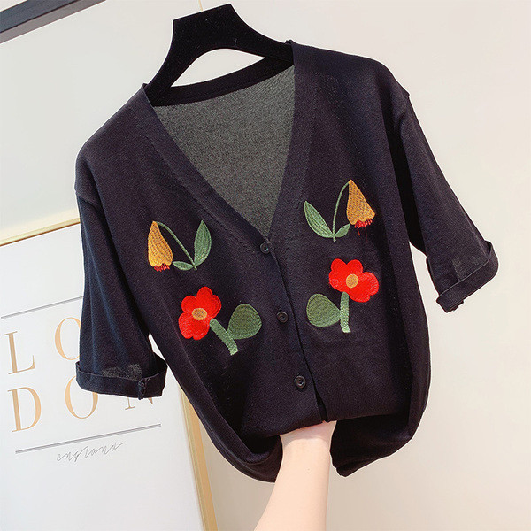 Модерна дамска риза с шпиц деколте и бродерия в три цвята