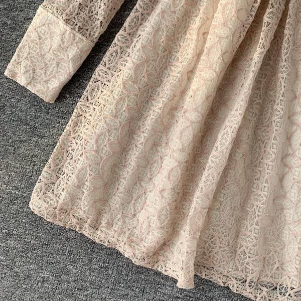 Модерна дамска рокля с дълъг ръкав и копчета в син и бежов цвят