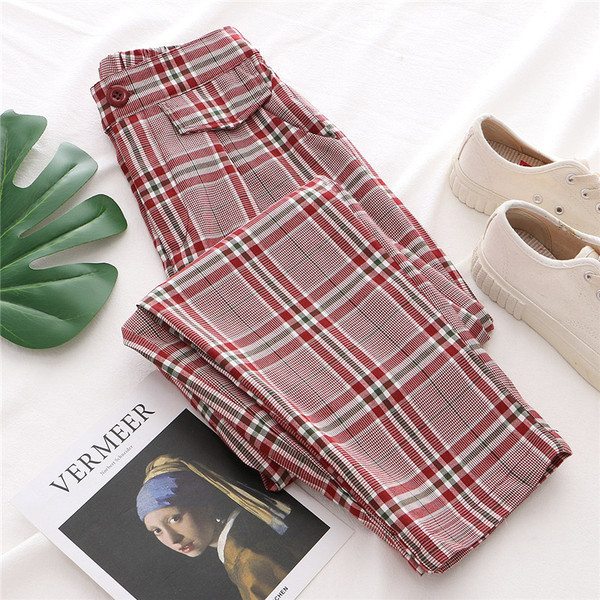 Кариран дамски панталон с копчета и висока талия