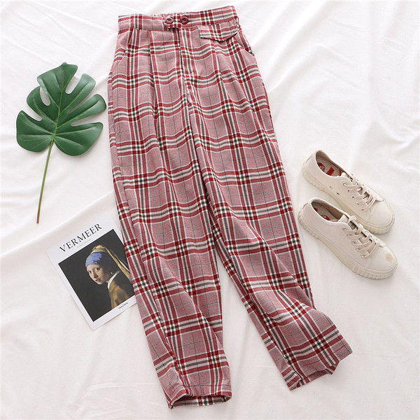 Кариран дамски панталон с копчета и висока талия