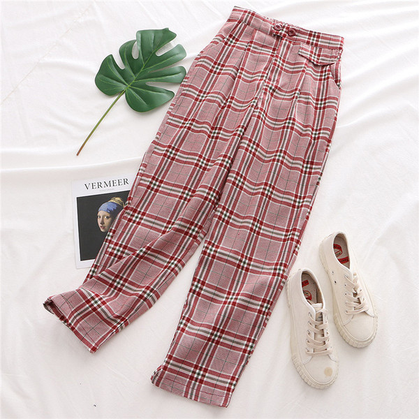 Кариран дамски панталон с копчета и висока талия