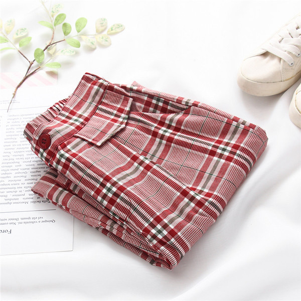 Кариран дамски панталон с копчета и висока талия