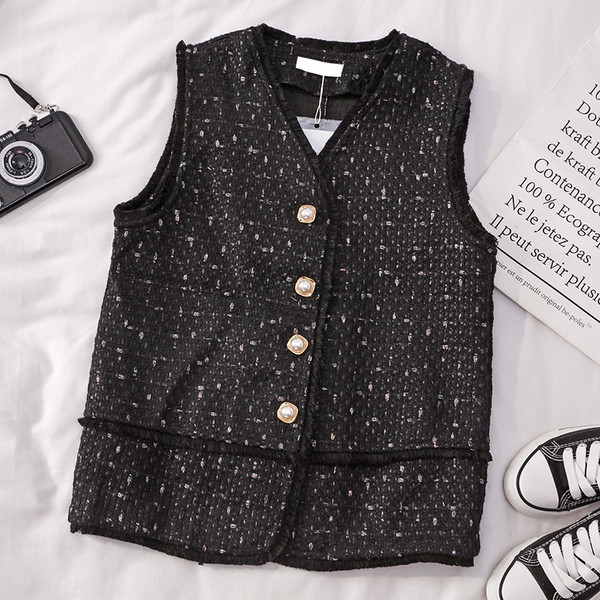 Модерен дамски елек с V-образна яка в черен и бял цвят